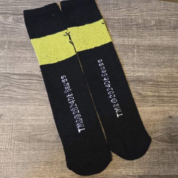 🍒🍒 The Grinch Ho Ho Ho Fuzzy Crew Socks - Picture 6 of 7